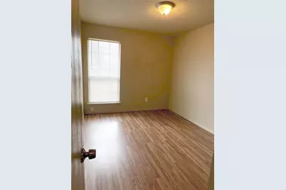 725 Kingston Drive, Grand Prairie, TX 75051 - Photo 17