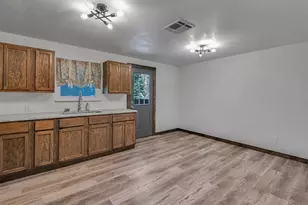 5011 Beverly Dr, Beverly Hills, TX 76711 - Photo 9