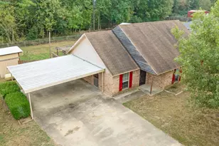 302 Cripple Creek, Powderly, TX 75473 - Photo 3