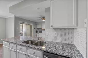 5726 Marvin Loving Dr, Garland, TX 75043 - Photo 15