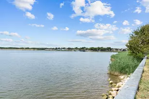 5726 Marvin Loving Dr, Garland, TX 75043 - Photo 3