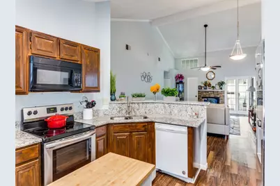 6008 Meadowdale Road, Arlington, TX 76017 - Photo 7