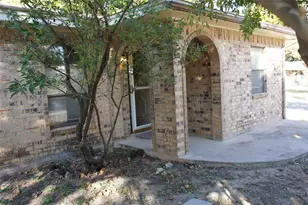 1702 Friar Ct, Clyde, TX 79510 - Photo 3