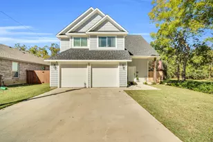 731 E Brown St, Cleburne, TX 76031 - Photo 1