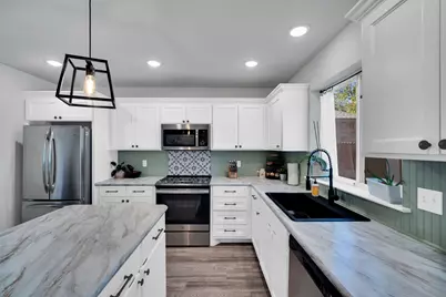 731 E Brown Street, Cleburne, TX 76031 - Photo 17