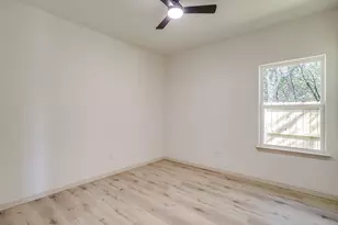 933 Colorado River Dr, Granbury, TX 76048 - Photo 17