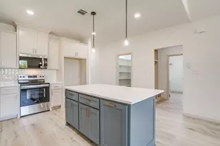 933 Colorado River Dr, Granbury, TX 76048 - Photo 7