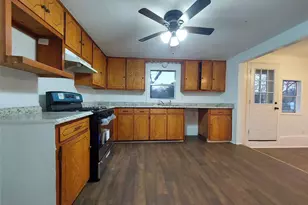 606 W Washington Ave, Whitney, TX 76692 - Photo 7