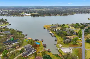 1125 Kiowa Dr E, Lake Kiowa, TX 76240 - Photo 27