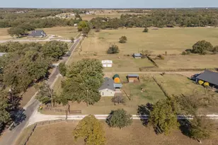 5729 County Rd 402, Grandview, TX 76050 - Photo 35