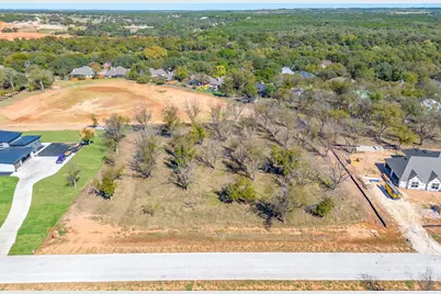 1148 E Landings N, Granbury, TX 76049 - Photo 3