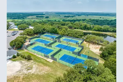 1148 E Landings N, Granbury, TX 76049 - Photo 35