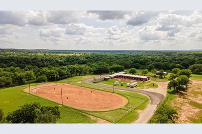 1148 E Landings N, Granbury, TX 76049 - Photo 35