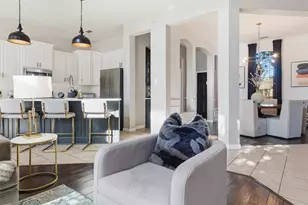 2537 Clearlake Dr, Grand Prairie, TX 75054 - Photo 9