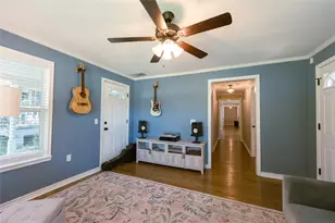 402 W 6th St, Justin, TX 76247 - Photo 9