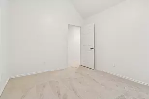 211 Cimarron Trail, Irving, TX 75063 - Photo 19