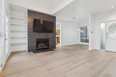 211 Cimarron Trail #4, Irving, TX 75063 - Photo 7