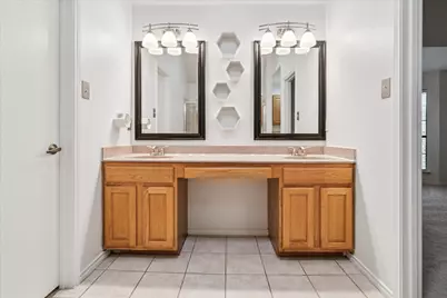 211 Cimarron Trail #4, Irving, TX 75063 - Photo 23