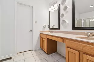 211 Cimarron Trail, Irving, TX 75063 - Photo 27