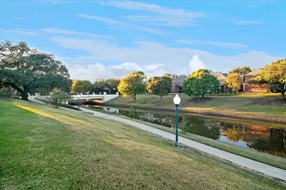 211 Cimarron Trail #4, Irving, TX 75063 - Photo 29