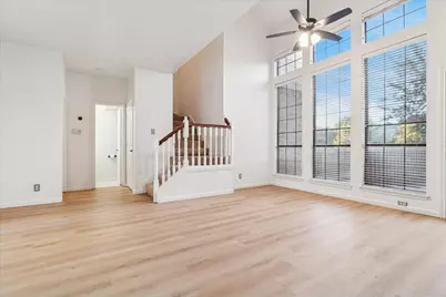 211 Cimarron Trail #4, Irving, TX 75063 - Photo 17