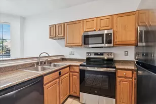 211 Cimarron Trail, Irving, TX 75063 - Photo 11