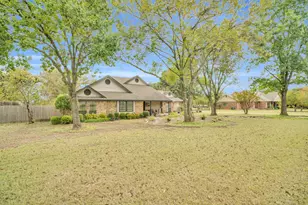 606 Buckboard St, Ovilla, TX 75154 - Photo 3