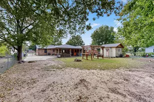 418 Hillside Dr, Gainesville, TX 76240 - Photo 37