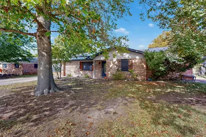 418 Hillside Drive, Gainesville, TX 76240 - Photo 1