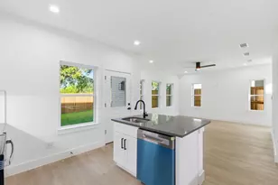 3317 Shivers Dr, Grand Prairie, TX 75050 - Photo 5