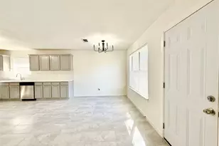 6716 Valley Branch Dr, Arlington, TX 76001 - Photo 11