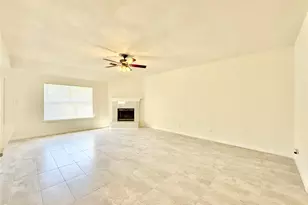 6716 Valley Branch Dr, Arlington, TX 76001 - Photo 13