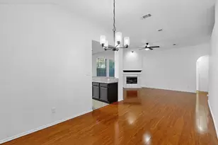 3305 Galaway Bay Dr, Grand Prairie, TX 75052 - Photo 9