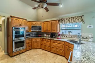 1006 Sandra Ln, Grand Prairie, TX 75052 - Photo 15