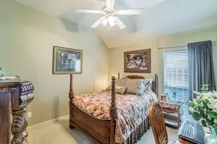 1006 Sandra Ln, Grand Prairie, TX 75052 - Photo 31