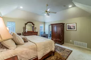 1006 Sandra Ln, Grand Prairie, TX 75052 - Photo 25