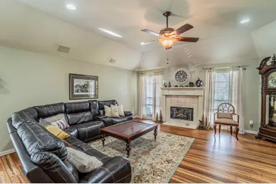 1006 Sandra Lane, Grand Prairie, TX 75052 - Photo 11