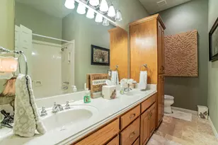 1006 Sandra Ln, Grand Prairie, TX 75052 - Photo 33