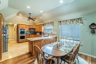 1006 Sandra Ln, Grand Prairie, TX 75052 - Photo 17