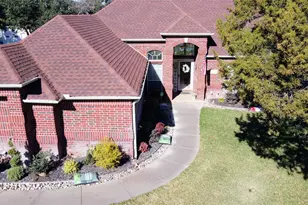 1006 Sandra Ln, Grand Prairie, TX 75052 - Photo 3