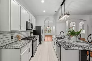 1011 Diane St, Aubrey, TX 76227 - Photo 9