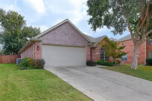 10106 Green Ct, Irving, TX 75063 - Photo 3