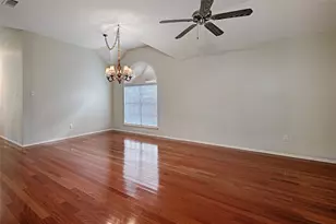 10106 Green Ct, Irving, TX 75063 - Photo 5