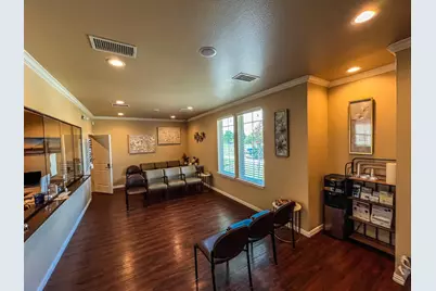 1004 S Carrier Parkway, Grand Prairie, TX 75051 - Photo 5