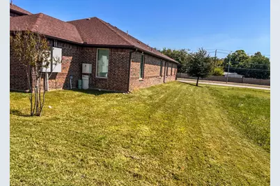 1004 S Carrier Parkway, Grand Prairie, TX 75051 - Photo 3