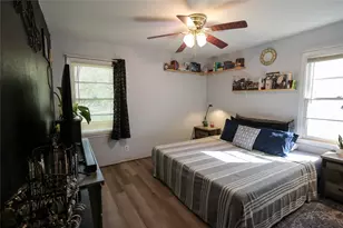 516 Renfro St, Burleson, TX 76028 - Photo 17