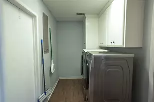 516 Renfro St, Burleson, TX 76028 - Photo 13