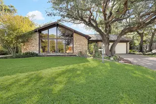 4704 3 River Ct, Fort Worth, TX 76103 - Photo 1