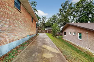 5447 Singing Hills Dr, Dallas, TX 75241 - Photo 17