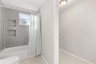 205 Laurel Ln, McGregor, TX 76657 - Photo 17